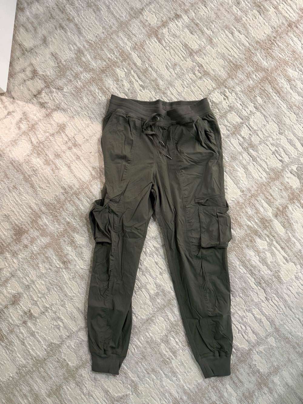 lululemon Dynamic Movement Jogger Cargo Pants in Green, Medium